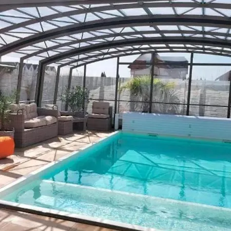 بيت للعطل With Terrace, Garden, And Pool *