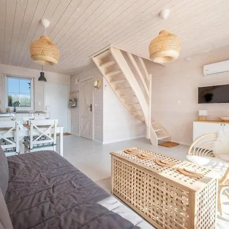 بيت للعطل With Terrace, Garden, And Pool