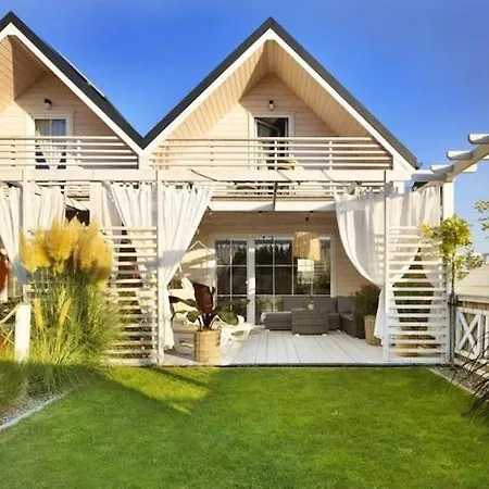 بيت للعطل With Terrace, Garden, And Pool *