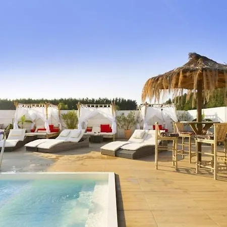 بيت للعطل With Terrace, Garden, And Pool Kopań